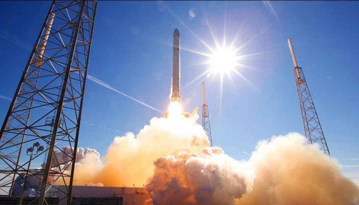 SpaceX poised to launch &#039;world&#039;s most powerful rocket&#039;