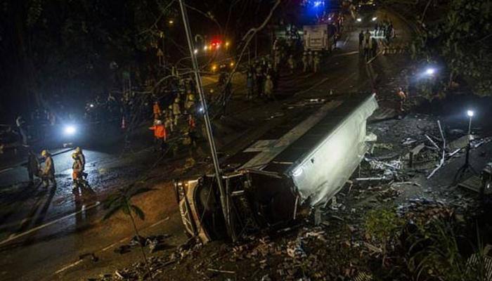 18 dead, 60 hurt as Hong Kong double-decker bus overturns