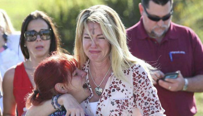 US politician promises similar weapon as used in Florida shooting as raffle prize
