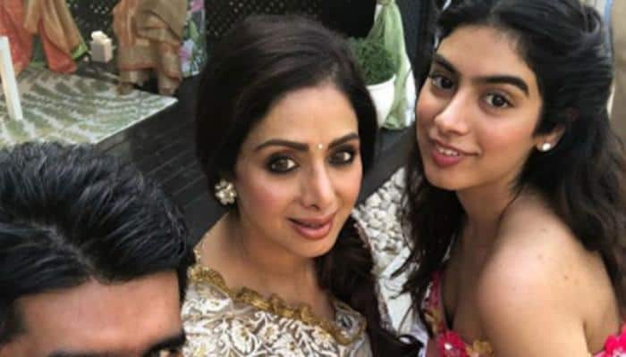 You can&#039;t take your eyes off Sridevi and daughter Khushi Kapoor at Mohit Marwah&#039;s Mehendi ceremony—Pics