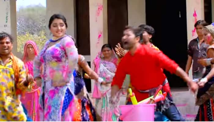 Holi mein GST jor ke is a rage, but have you seen Dinesh Lal Yadav&#039;s Aawa ae Amrapali Nirahua rang daali?