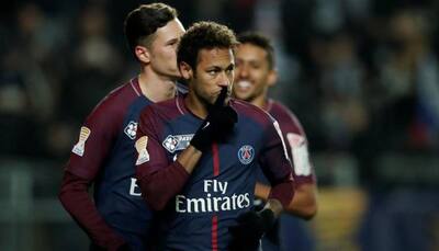 Neymar stretchered off in PSG's 3-0 rout of Olympique de Marseille
