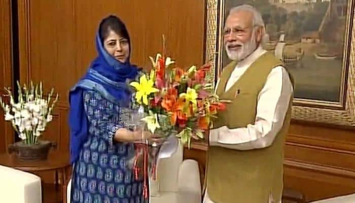  Mehbooba Mufti meets PM Modi, discusses security, development in J&amp;K