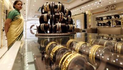 Gold prices down by Rs 30 to Rs 31,360 per ten gram