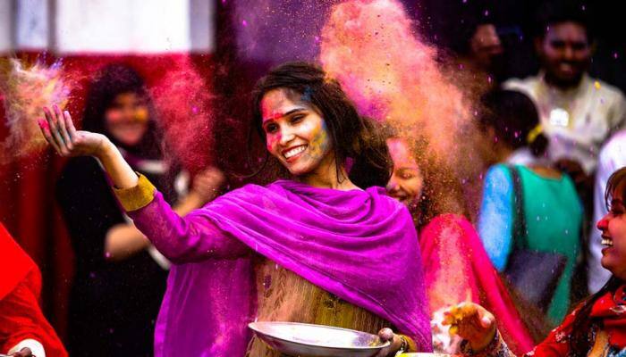 Nepal&#039;s citizens celebrate Holi in Kathmandu&#039;s Durbar Square