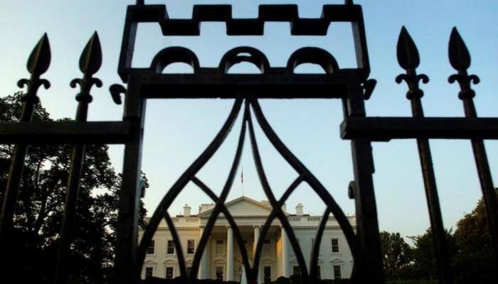 Gunman arrested for suicide attempt in front of White House