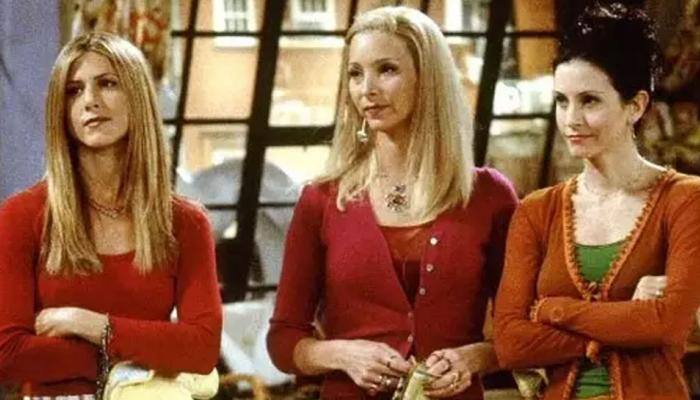 Courteney Cox, Lisa Kudrow and Jennifer Aniston have a text chain