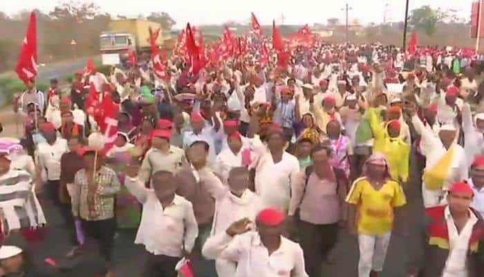 Over 30,000 farmers march towards Mumbai to demand complete loan waiver