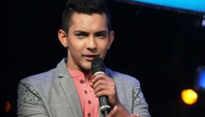 Aditya Narayan detained as his car hits autorickshaw in Mumbai&#039;s Andheri