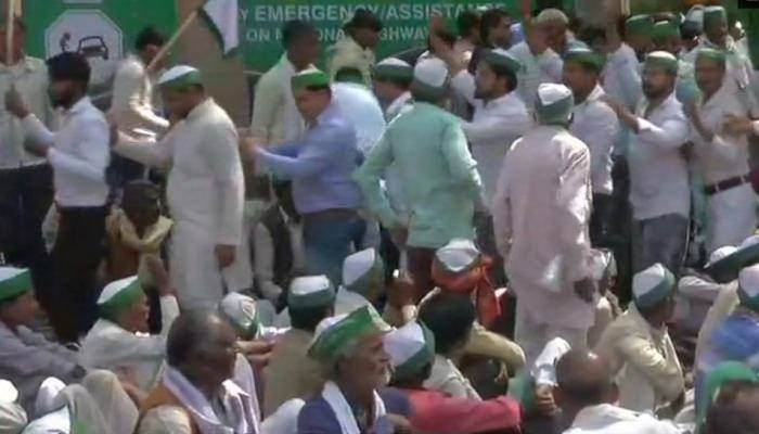 Waive off loans or face consequences in 2019 Lok Sabha polls: Protesting farmers in Delhi