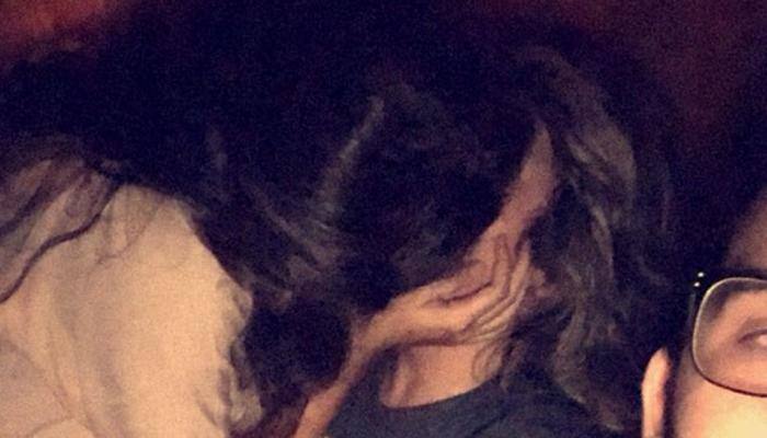 Man catches girlfriend kissing another person; clicks selfie, posts picture on Twitter