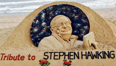 Sudarsan Pattnaik pays sand art tribute to Stephen Hawking—Pics