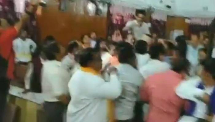 WATCH: BSP, BJP councillors get into scuffle during Meerut Nagar Nigam meeting