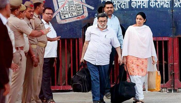 SC accepts pleas challenging Talwars&#039; acquittal in Aarushi-Hemraj murder case