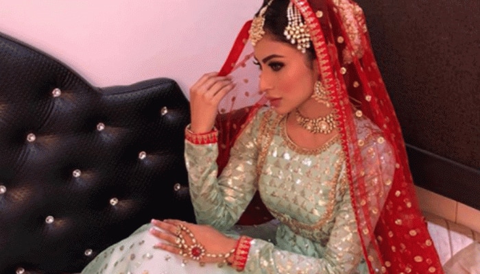 Mouni Roy&#039;s graceful Laal Ishq dance will leave you speechless - Watch