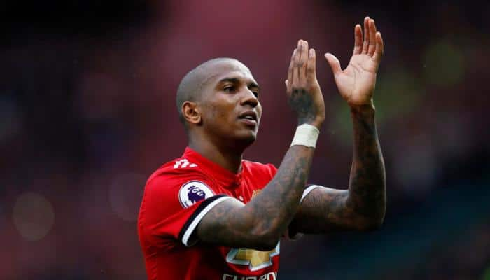 Manchester United extend Ashley Young&#039;s deal by a year