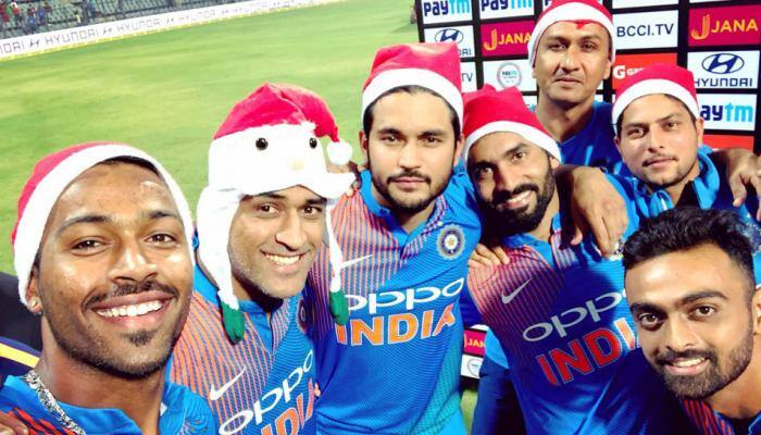 MS Dhoni is a topper in university where I am studying: Dinesh Karthik