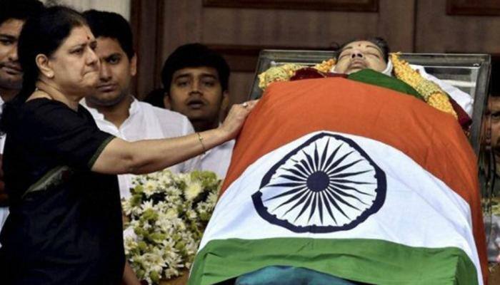 Sasikala recounts how Jayalalithaa fainted and was rushed to the hospital