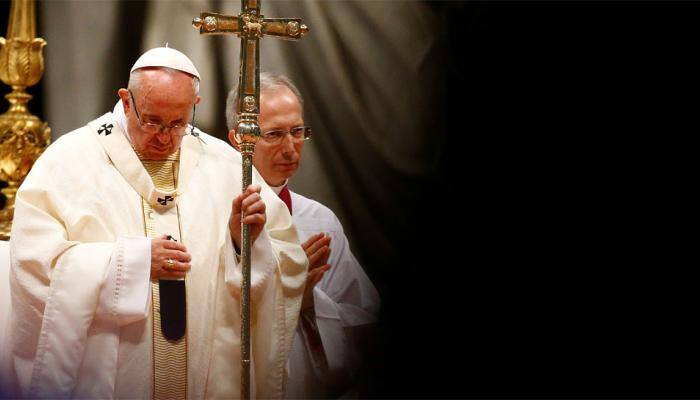 Pope sacks Vatican communications chief following 'Lettergate' scandal