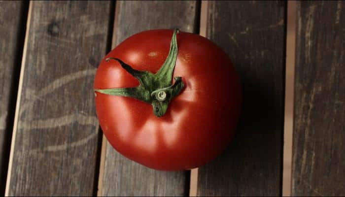 A strawberry, a tomato or both? &#039;Alien tomato&#039; freaks out social media - Pic inside
