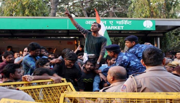 JNU students vs Delhi Police: Videos on social media show two sides of a violent clash