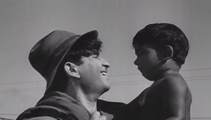 Viral video: Chinese man singing Raj Kapoor’s immortal song 'Awaara Hoon' steals hearts on internet