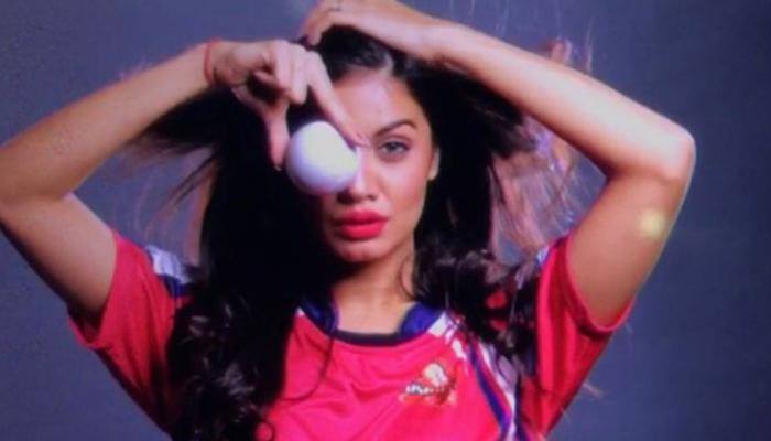 'Splitsvilla' fame Divya Agarwal dances to Sunny Leone's 'Laila Main Laila' song at Box Cricket League, video goes viral—Watch