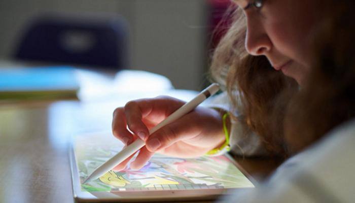 Apple introduces new 9.7-inch iPad, classroom software