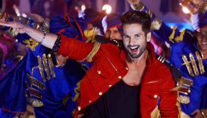 Shahid Kapoor&#039;s alien dance video on &#039;Dame Tu Co Sita&#039; song goes viral—Watch