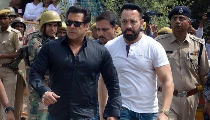 Blackbuck poaching case: Salman Khan fans gather outside Jodhpur court, pray for his release 