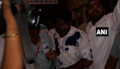 Man throws ink at Patidar leader Hardik Patel in Ujjain