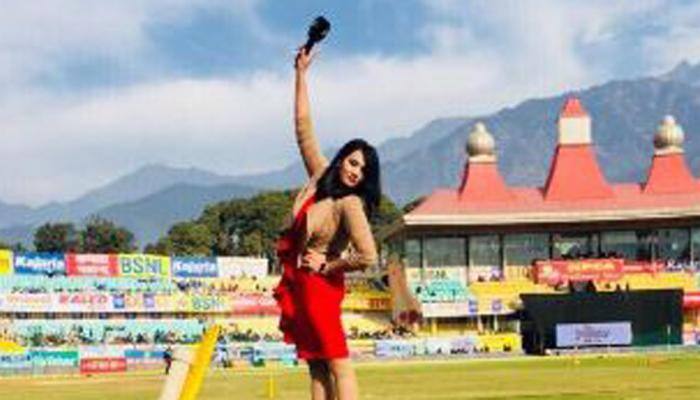 Fan asked Mayanti Langer for dinner date - Check out her response