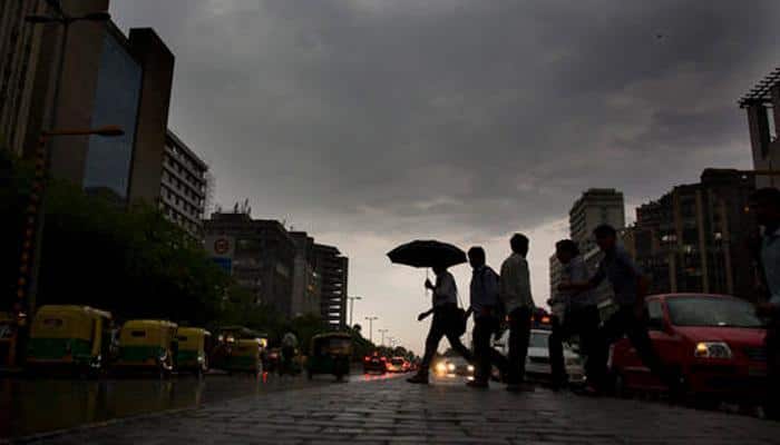 Light rains in parts of Delhi-NCR; Delhiites call it &#039;beautiful rainy morning&#039;