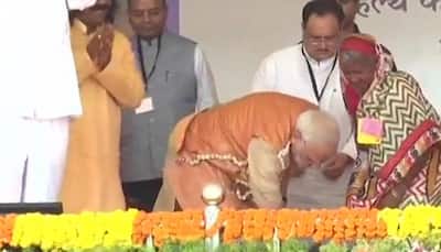 PM Narendra Modi gifts pair of slippers to a tribal woman in Bijapur - Watch