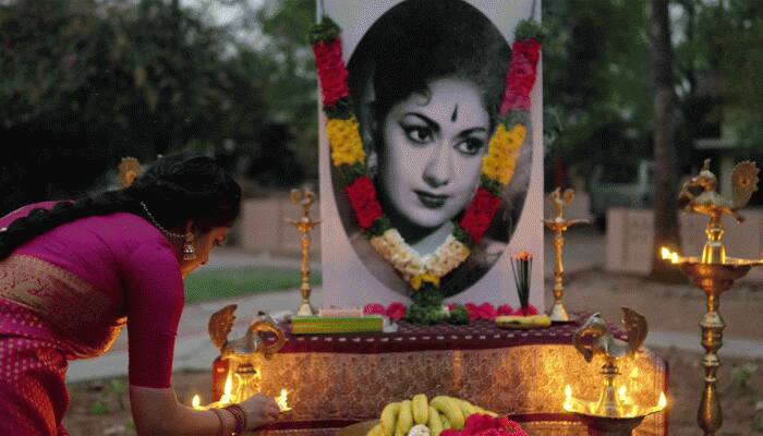 Mahanati: Teaser of Keerthy Suresh and Dulquer Salmaan starrer unveiled - Watch