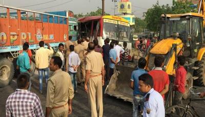 Four critically injured after truck rams into bus in Lucknow