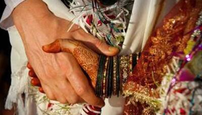 Full filmy: Man crashes wedding, hurls varmala at bride, she says yes