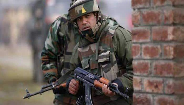 Army jawan injured in J&amp;K&#039;s Pulwama, encounter underway