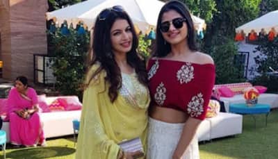 Bhagyashree poses with gorgeous daughter Avantika at a party—Photos