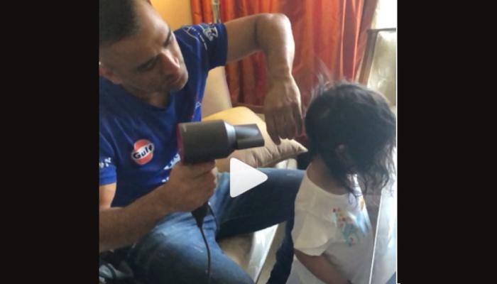 Dhoni drying Ziva&#039;s hair is the most adorable thing on internet today—Watch