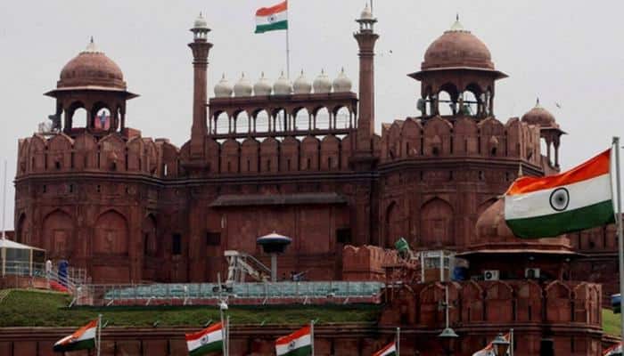 Dalmia group &#039;adopts&#039; Red Fort at Rs 5 crore per year; Congress questions government 