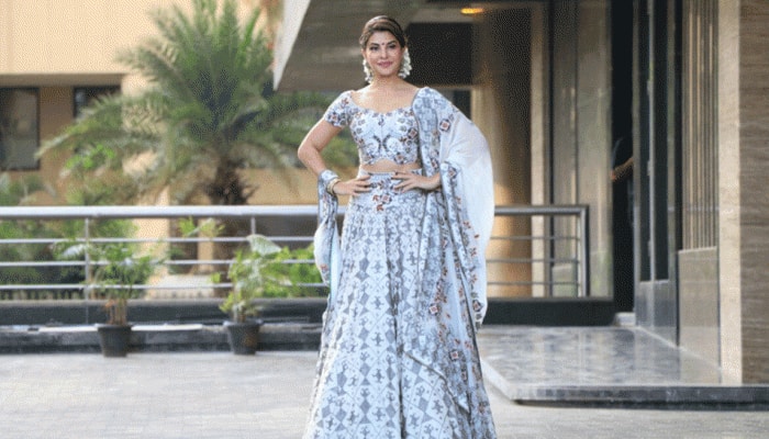Sonam Kapoor tries to drop Kaleera on Jacqueline Fernandez's head - Watch