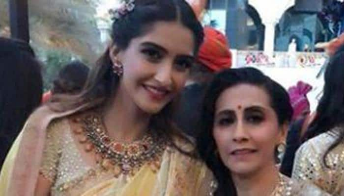 Sunita Kapoor&#039;s dance with Sonam Kapoor and son-in-law Anand Ahuja is unmissable- Watch