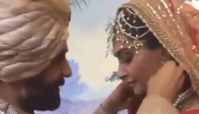 Sonam Kapoor kisses Anand Ahuja after he puts sindoor on her head and ties the mangalsutra around her neck - Watch