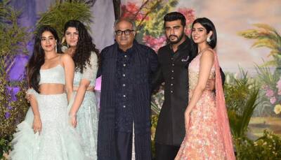 Arjun Kapoor poses for a family pic with father Boney, sisters Anshula, Janhvi, Khushi — See photos