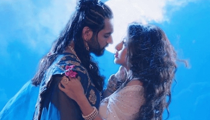 Prithvi Vallabh: Ashish Sharma locks lips with Sonarika Bhadoria - Watch