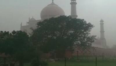 Massive dust storm hits Agra, tourists at Taj Mahal dash to take cover