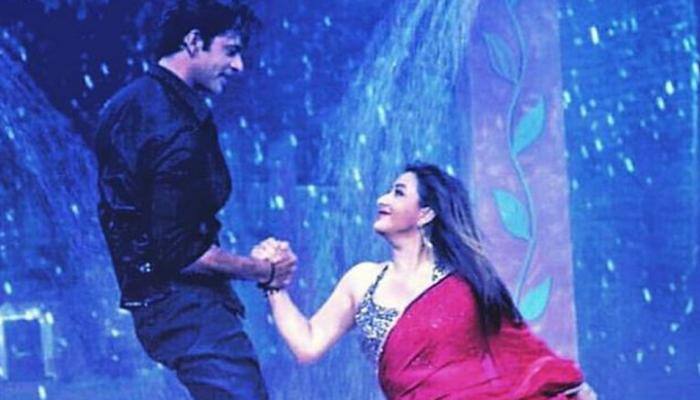 Bigg Boss 11 winner Shilpa Shinde&#039;s &#039;rain dance&#039; with Sunil Grover will take your breath away-Watch