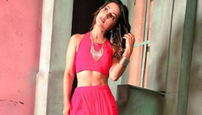 &#039;Bigg Boss 11&#039; finalist Hina Khan sweats it out in gym to get that perfect summer body—Watch