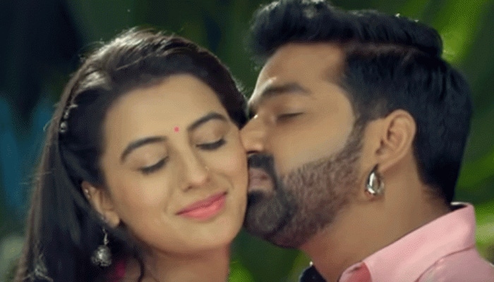 Pawan Singh and Akshara Singh&#039;s chemistry in this song will make you feel the magic of love - Watch